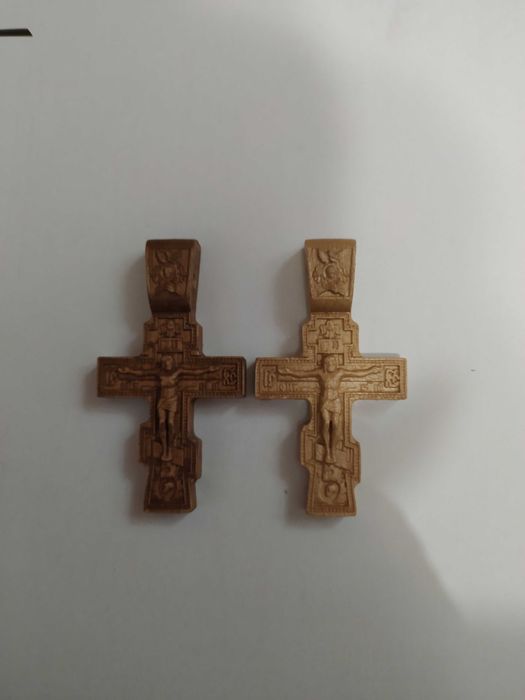 Set 4 cruci pectorale sculptate in lemn