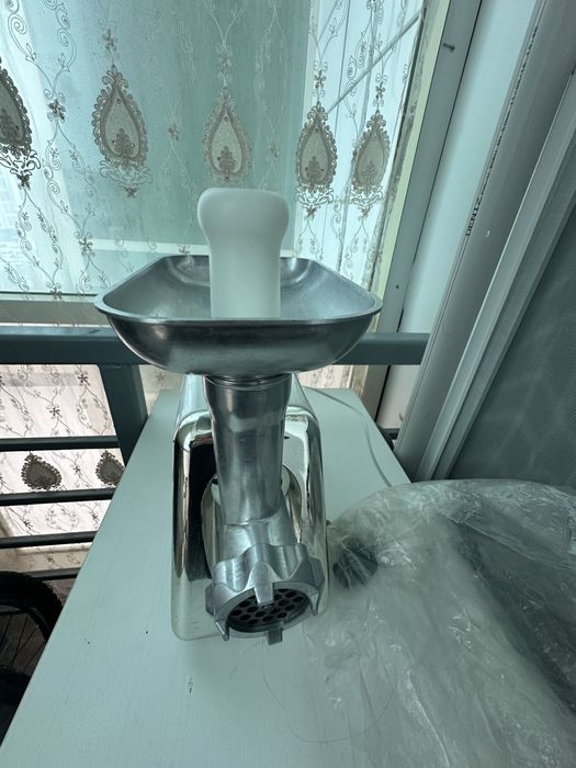 Продам электромясорубку