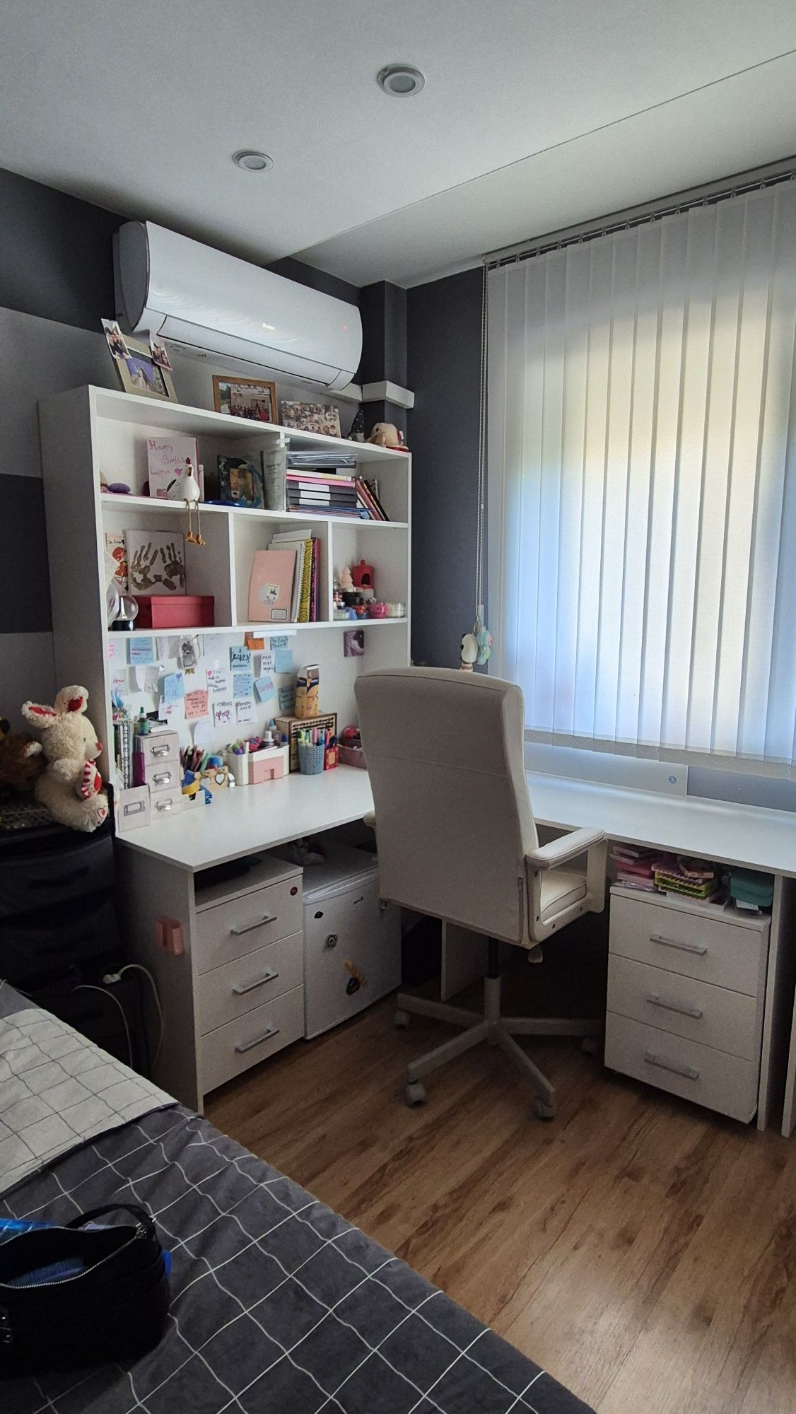 Ученическо бюро+ 2 контейнера+ 1 стол