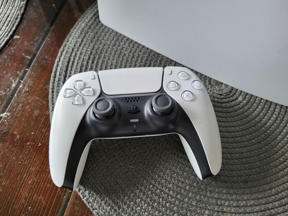 Vând PS5 FAT DiskEdition +Controller+Stand Inc și răcire
