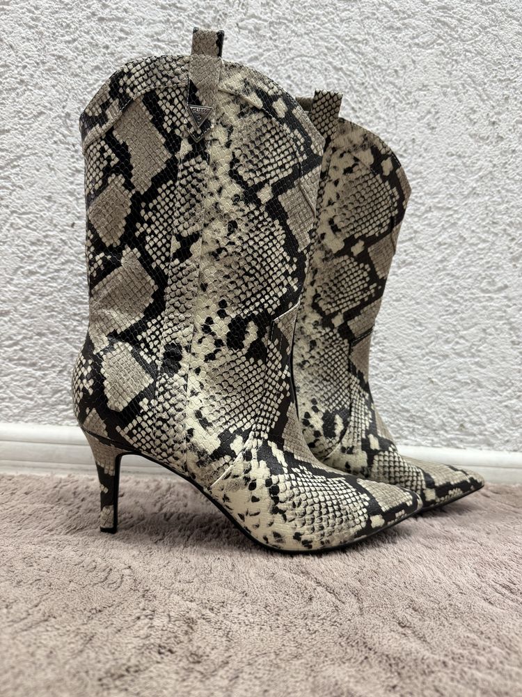 Змийски Боти Guess