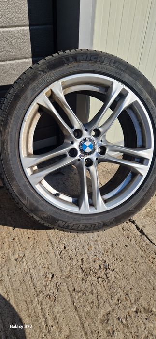 Продавам гуми(летни) с алуминиеви джанти спорт пакет за Bmw