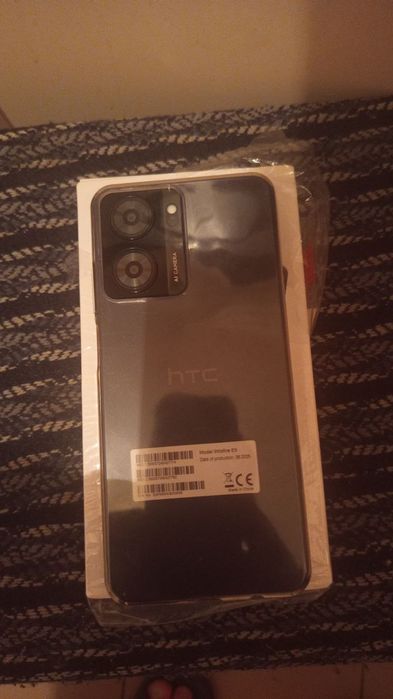 Продаю htc новый 4+4/64