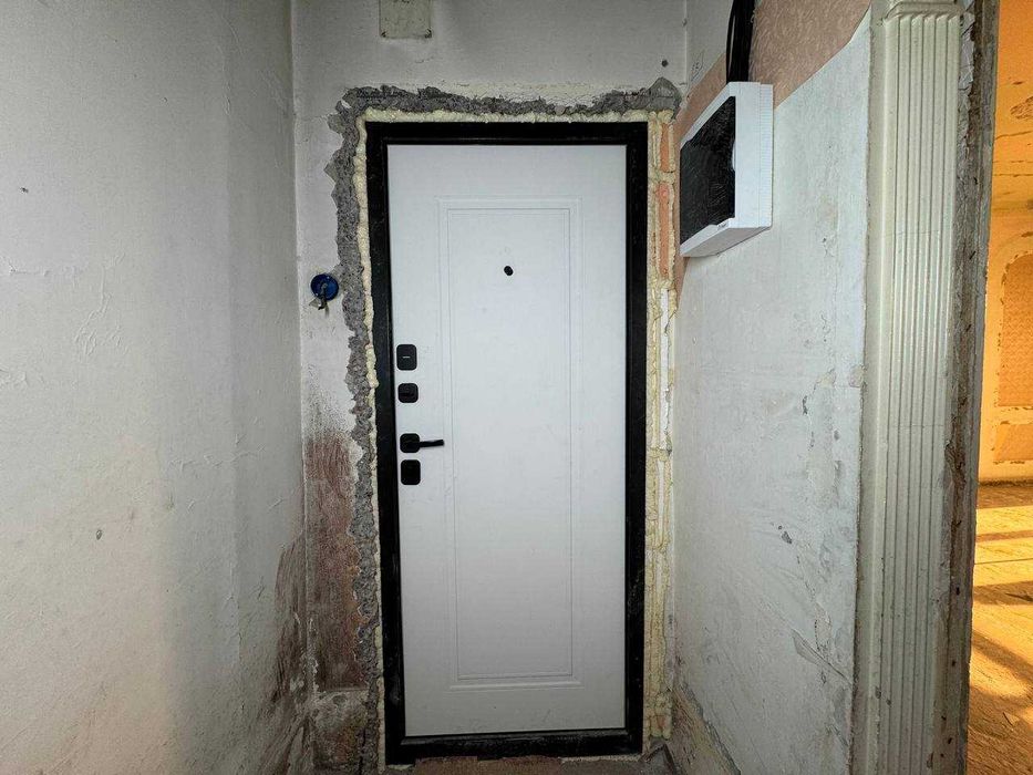 Заканал Хайвонот боғи 2 қаватда 2 хонали квартира сотилади.ID: 1508