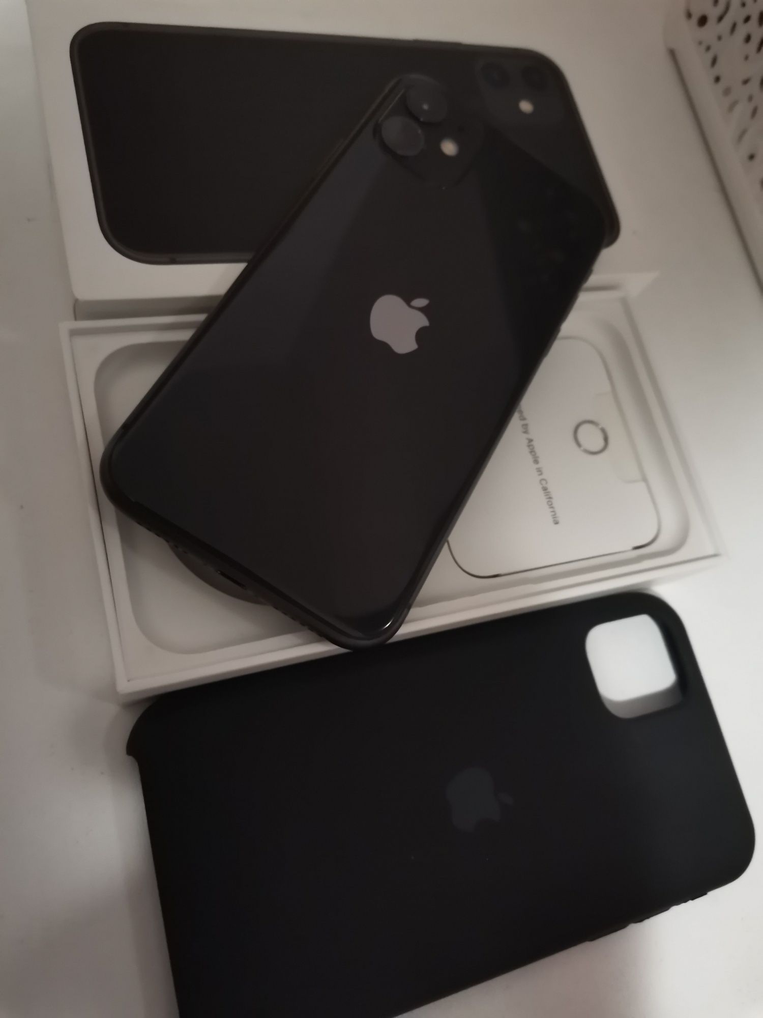 IPhone 11 Black като нов