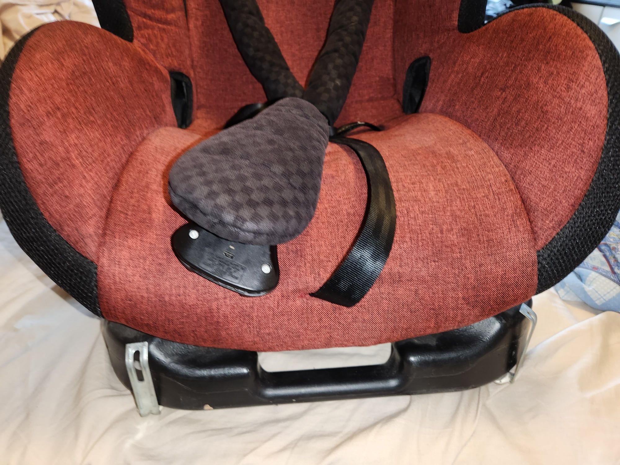 Детско столче за кола 0-25 с адаптер за  изофикс .