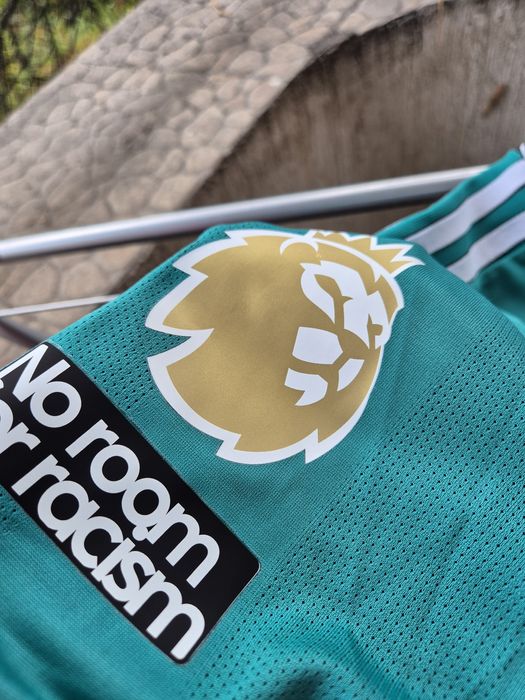 Фланелка на Ливърпул 25/26 ХЛ с името на Райън Гравенберх.