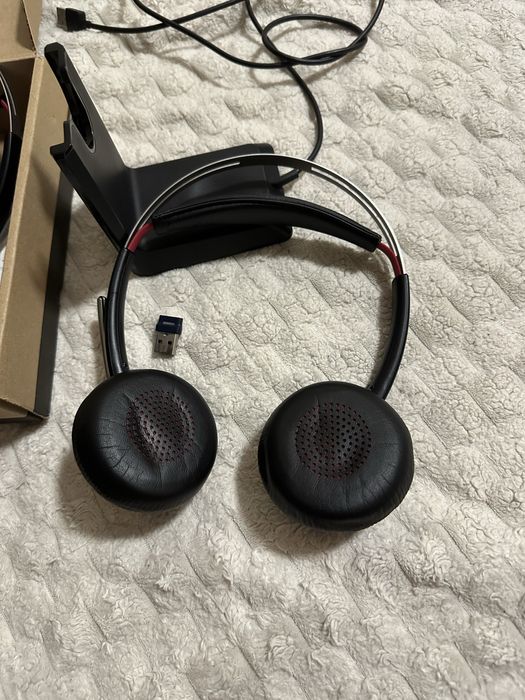 Два чифта слушалки Plantronics Voyager UC/BT600 цена в описанието