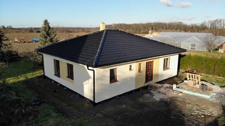 Case din lemn si pe structura metalica