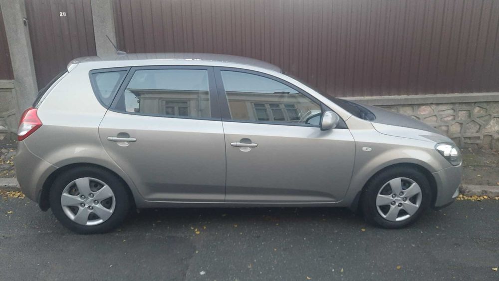 Vand KIA CEED, 1,4 benzina, primul proprietar Tulcea, stare perfecta!