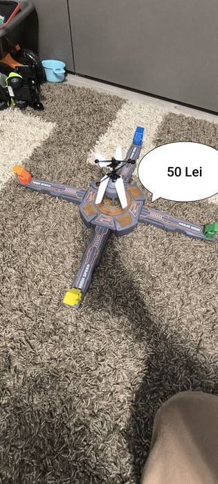 Vând Jucării aproape noi