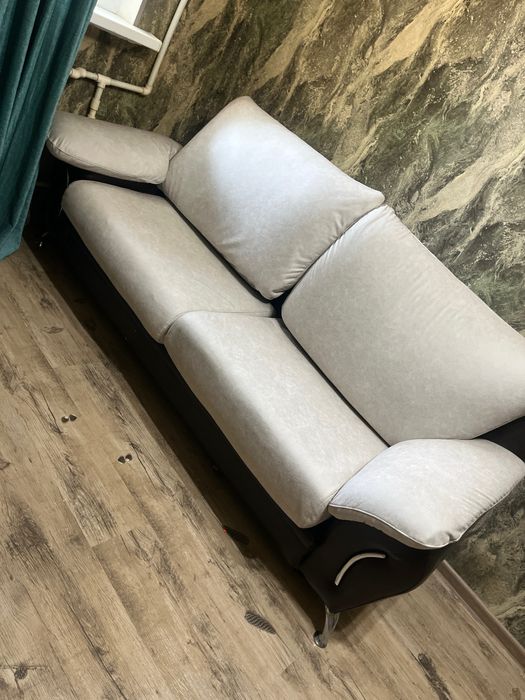 Срочно сдается квартира в отличном районе.