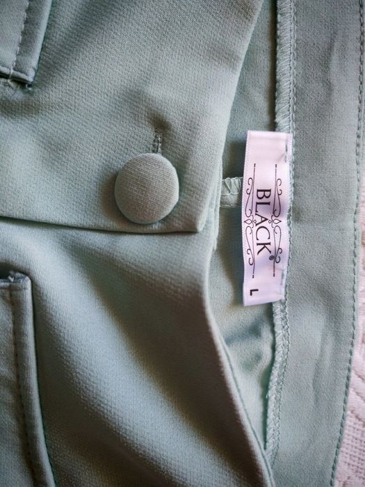 Compleu dama mărimea M format din fusta și sacou mânecă scurta