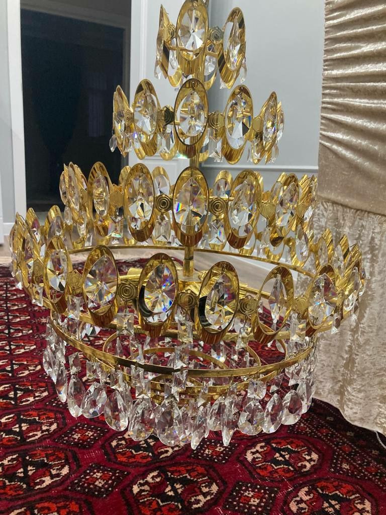 Продается люстра