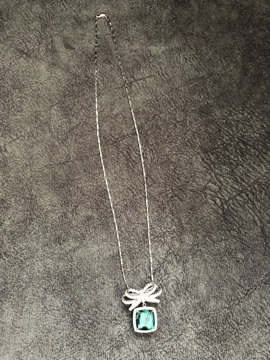 Vand piesa din pietre si metal pretios