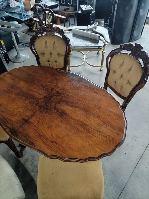 Антикварна маса с четери стола