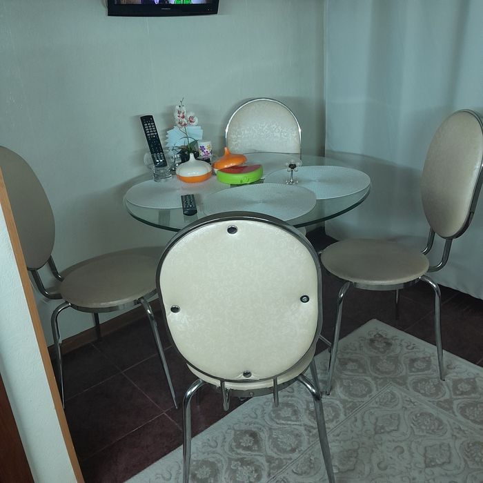 Стулья 4 шт  цвет бежевый, подойдут для кухни, и для умелые рук