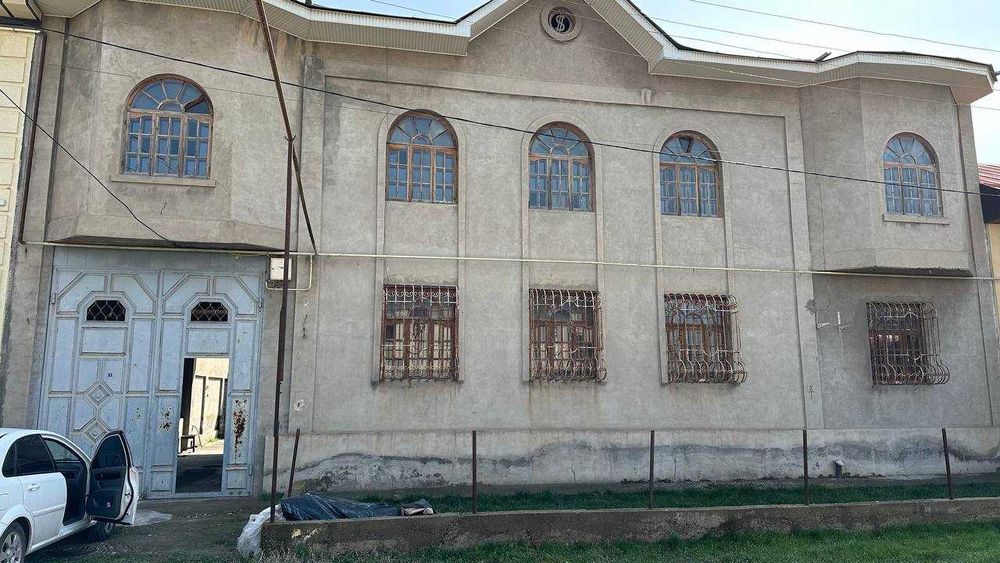 2 каватли 4 сотихли ховли сотилади.