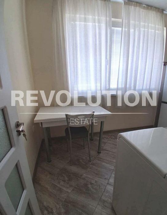 Дава се под наем Едностаен апартамент в Варна, Зимно кино Тракия - 43 кв.м за 300 € - Снимка #2