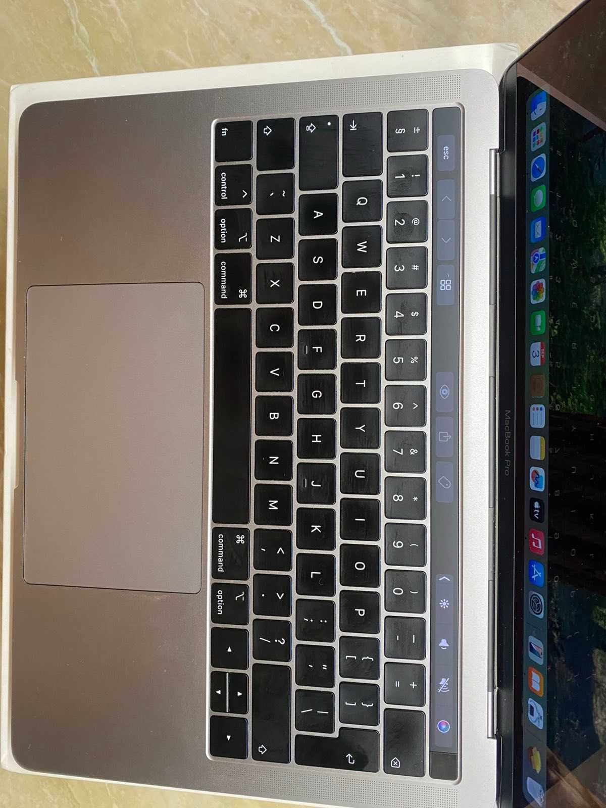 MacBook Pro 2018 i5 16RAM 256SSD