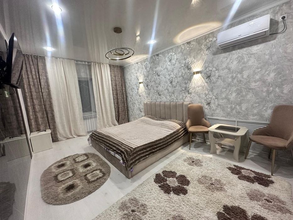 По суточно 1 ком.8 мик 1этаж