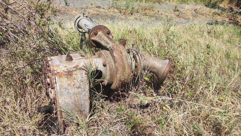 Плуг 4 тела за голям теактор, помпа марица 45 навесна