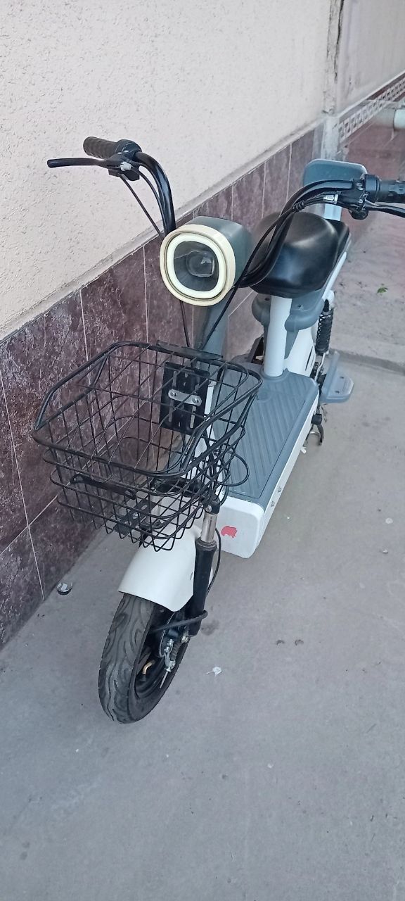 Elektro skuter sotiladi