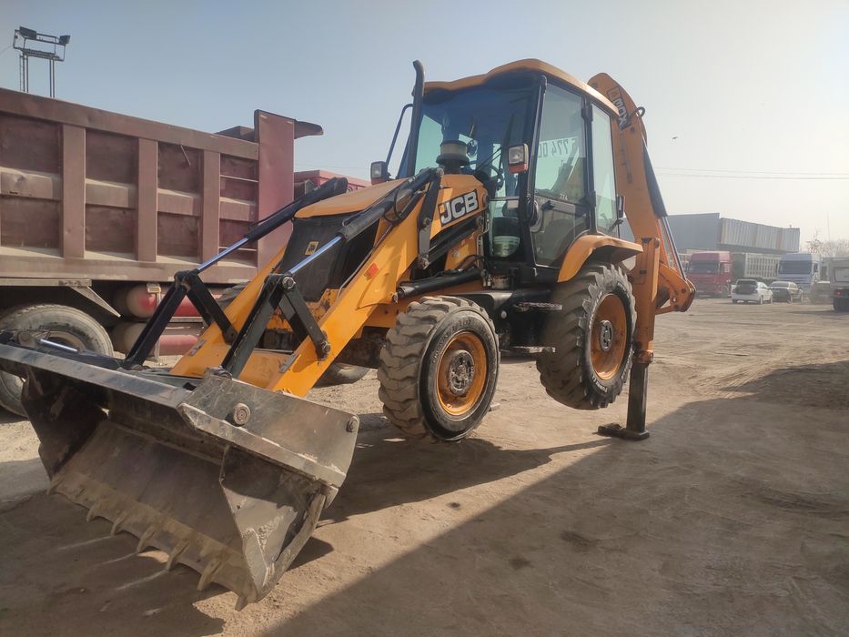 Экскаватор погрузчик JCB