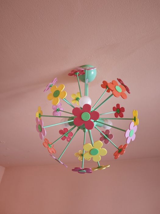 Детски полилей цветя