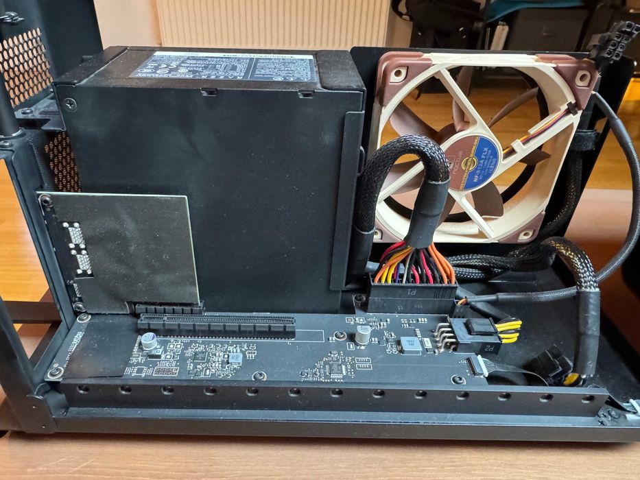 eGPU Enclosure - Razer Core X Chroma– stare impecabilă