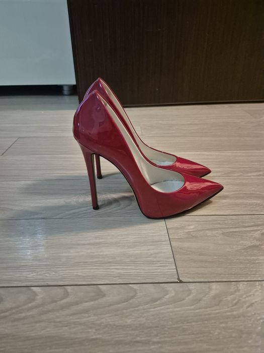 Stlietto, culoarea rosie, de lac, Mourtzi