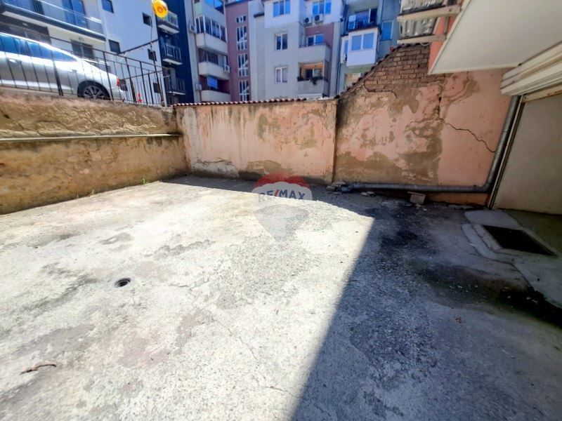 Дава се под наем Склад в Варна, Колхозен пазар - 18 кв.м за 204 € - Снимка #8