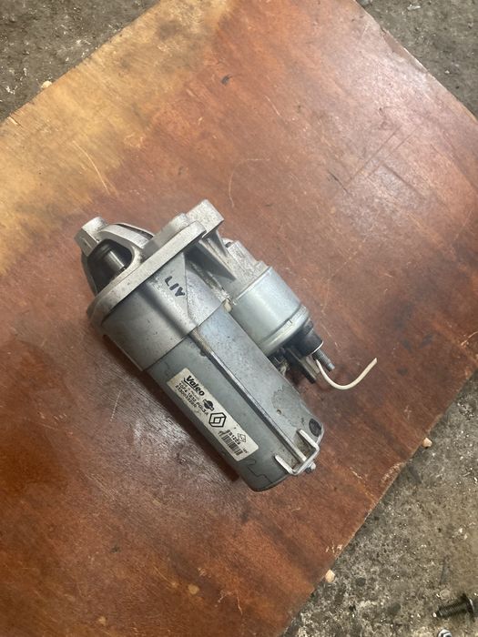 Renault clio 4 2015година 1.5dci 5скорости ръчка Стартер