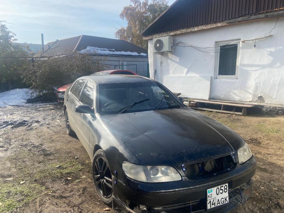 Машина toyota aristo