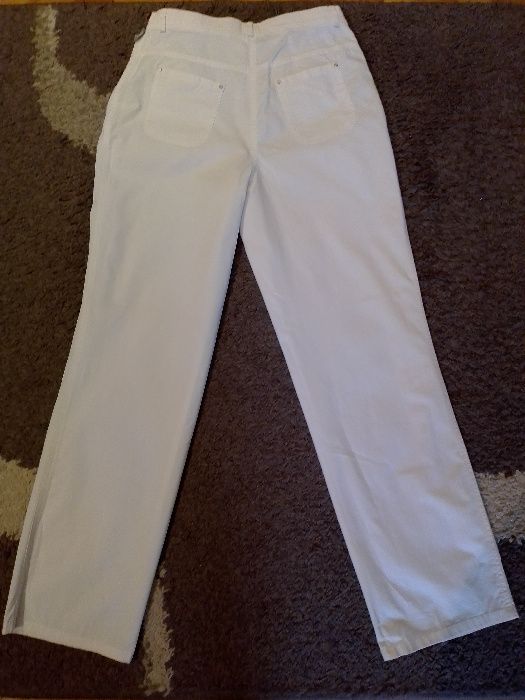 Продавам бял Дамски панталон