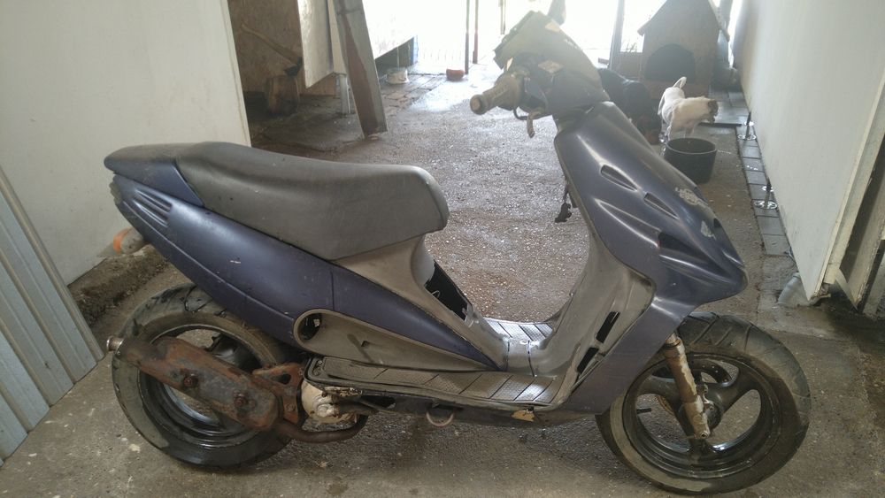 Vind 2 scutere 2500 lei