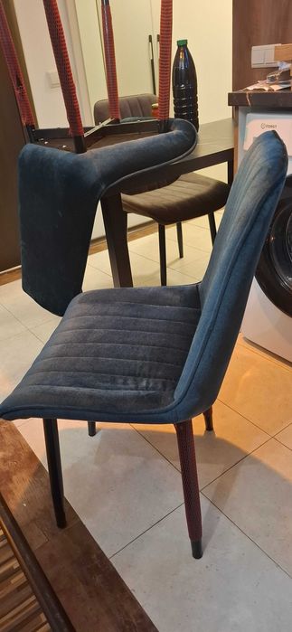 Продавам 3 бр. трапезни столове