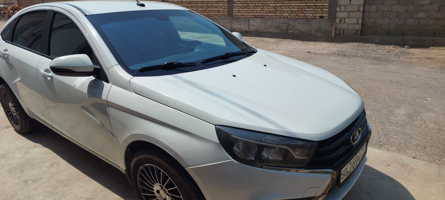 Lada vesta седан  1.8 робот