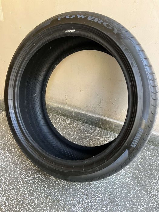 Гума Pirelli Powergy 235/40 R19 96Y