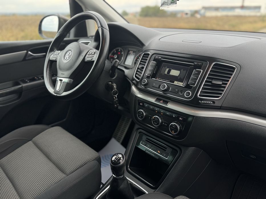VW Sharan  R-Line 2.0 TDI 140 CP 2013 IMPECABIL