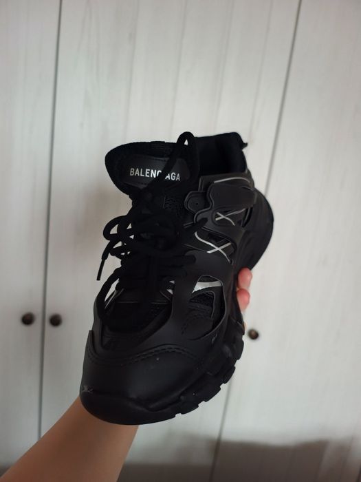 Balenciaga track