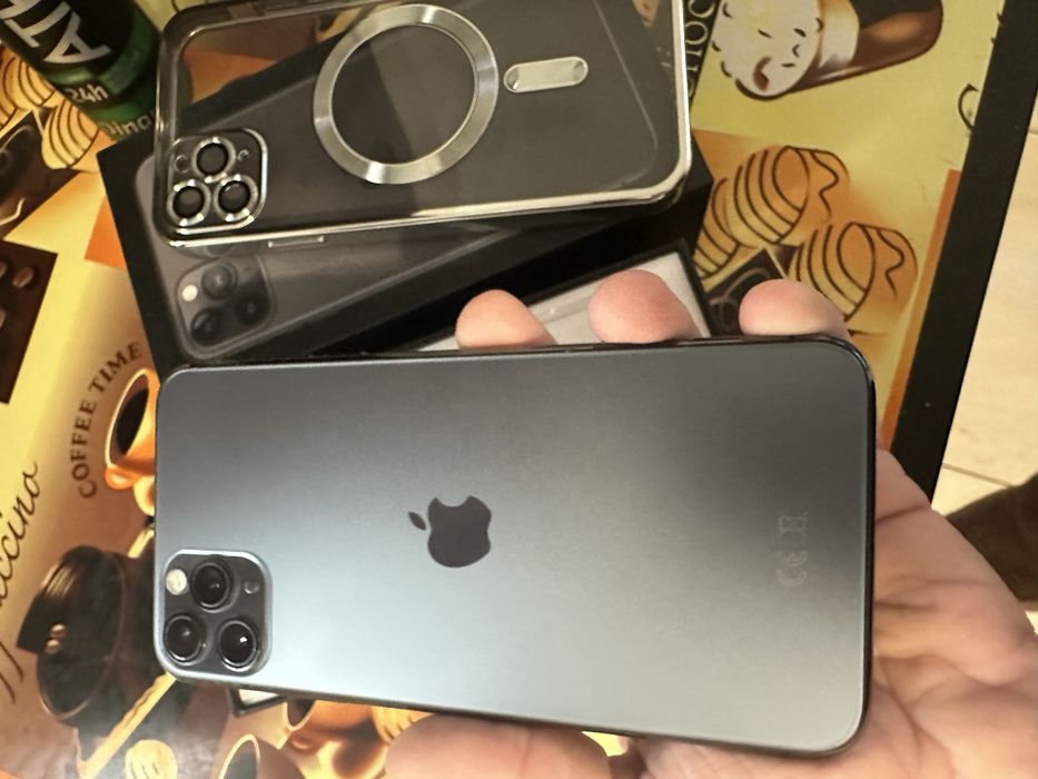 Vand iPhone 11 Pro max 64 GB 90% batt!! Impecabill