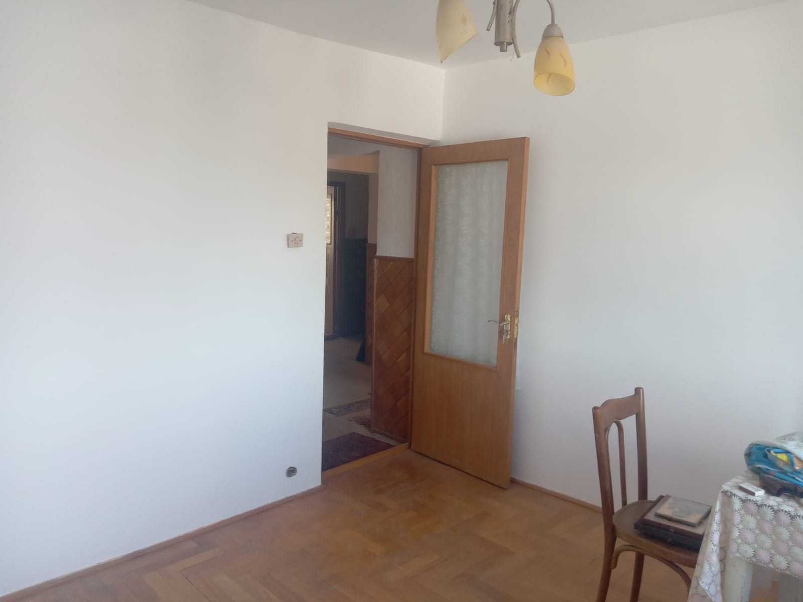 Apartament 4 camere decomandat Zamca