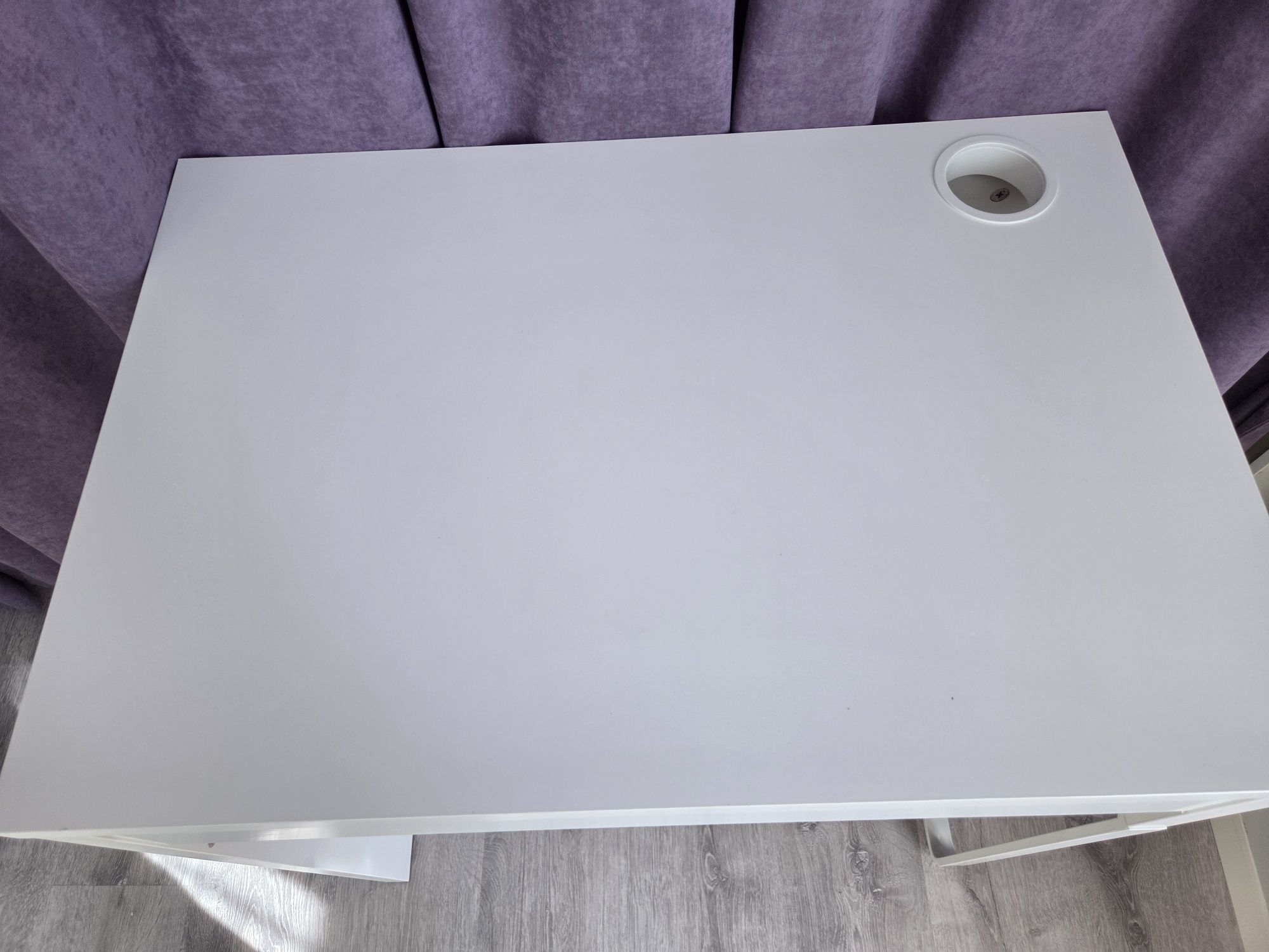 Бяло бюро Micke Ikea