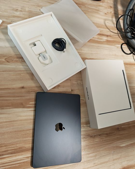 APPLE MacBook Air 13.6" (2022) - M2, 256 GB SSD, Midnight