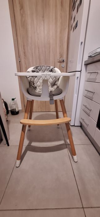 Vând scaun masa bebe