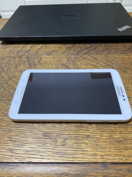 Tableta Samsung Galaxy Tab 3 SM-T211 (alba) + husa si card 4gb cadou