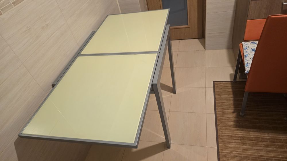 Vând masa Mobexpert