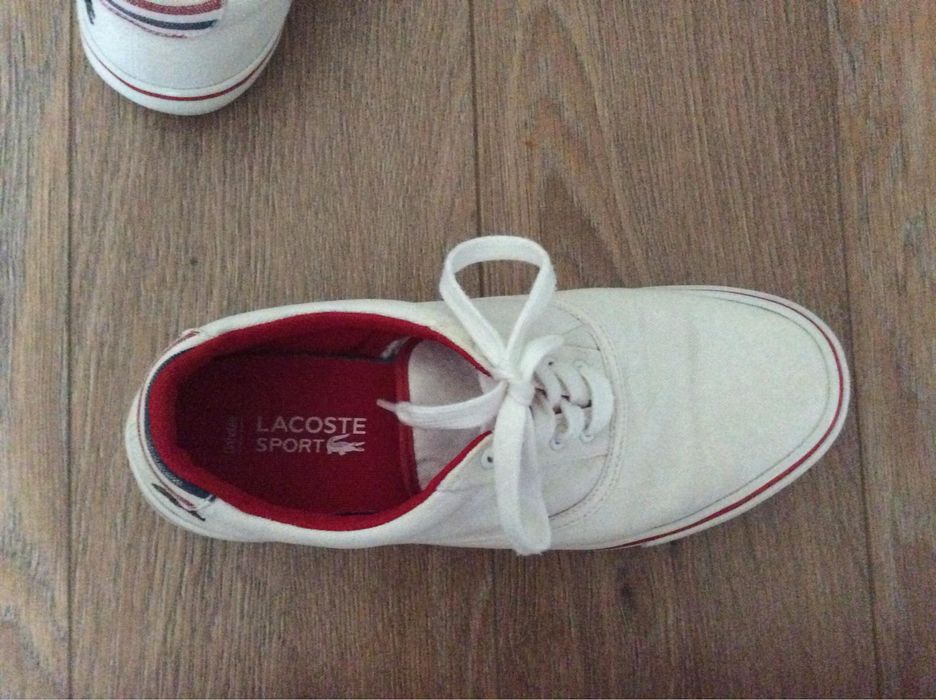 Lacoste adidasi tenesi