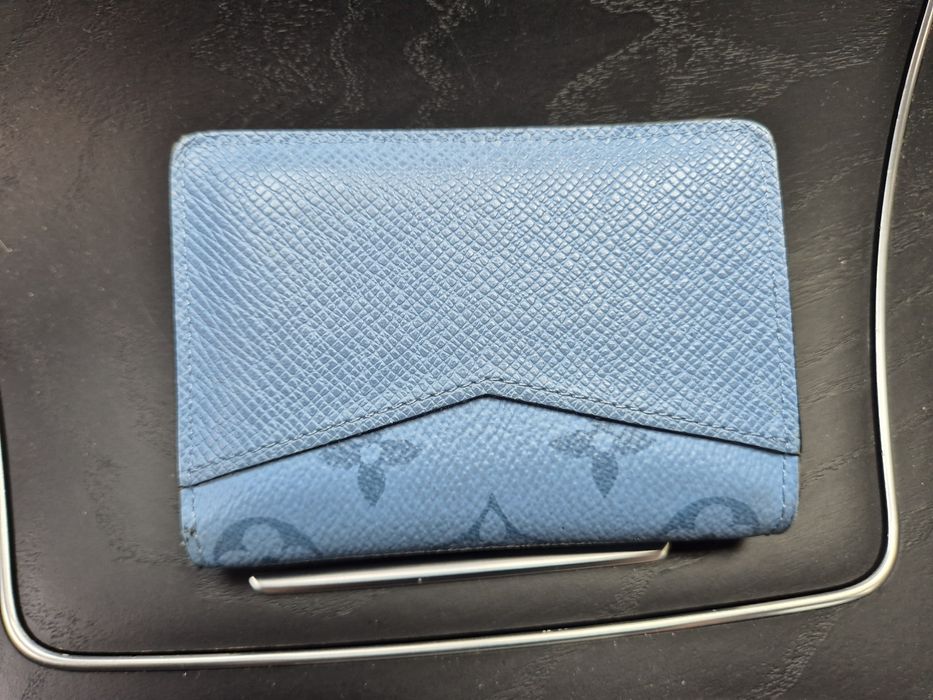 Vând portcard Louis Vuitton